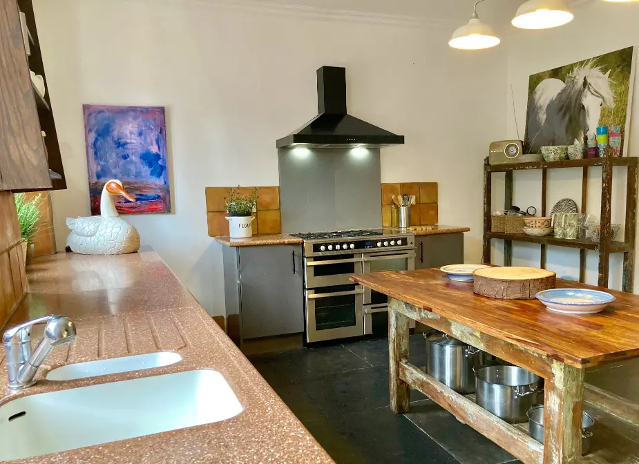 Group accommodation to rent in the south